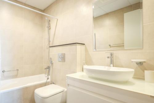 Elite LUX Holiday Homes - Serene Golf View Living 1 BHK in Damac Hills Dubai - image 14