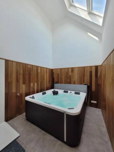 Maison familiale proche plages avec jacuzzi