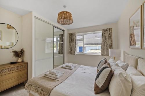 Modern Homely 3 bed in Central Plymouth w parking – khách sạn tại Efford