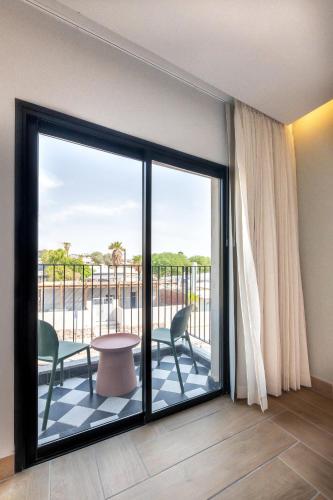 Superior Room with Balcony image 1