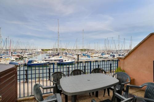 شرفة/ تراس, Marina View in Mount Batten