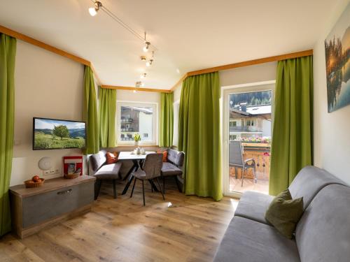 2 bedrooms, 4 beds