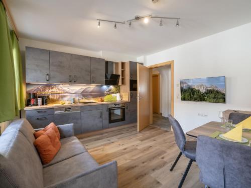 2 bedrooms, 3 beds