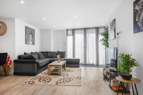 Modern 2 Bedroom Apartment in Central Woking