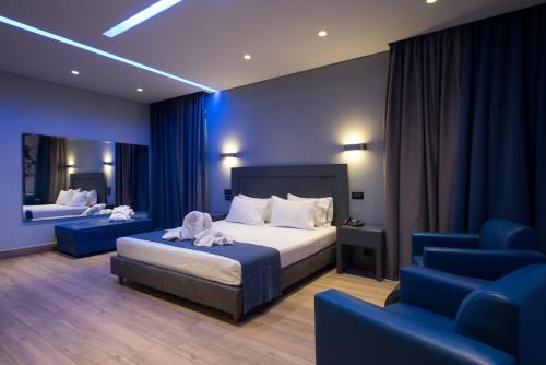 Pines Hotel - image 3