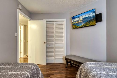 Cozy Resort-Style Condo Less Than 2 Mi to Ober Gatlinburg!