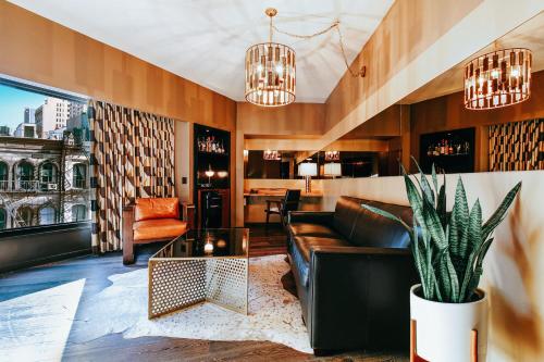 Deluxe One-Bedroom Suite room in Roxy Hotel New York