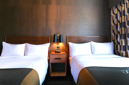 Deluxe Double Room with Two Double Beds image 2