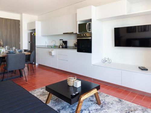 2 bedrooms, 5 beds