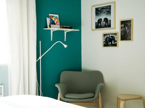 Dreamy White Minimalist 2 Bed/Bath with Garden - image 5