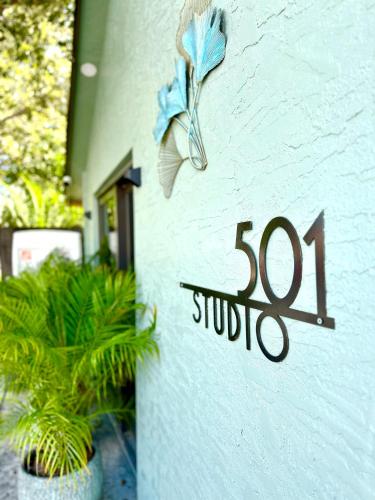 Zen.Modern.Hip “Studio 501” Beach,Scuba,Downtown in West Palm Beach, USA
