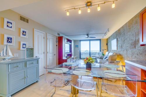 Tropical Retreat with Pool and Tennis Courts in Hudson in ฮัตสัน(FL)