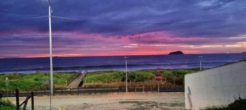 Casa Ampla com Ar Condicionado 350m praia Rua Canoas