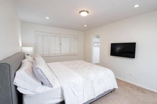 Brand New Remodeled 3 Bedroom Home in Reseda