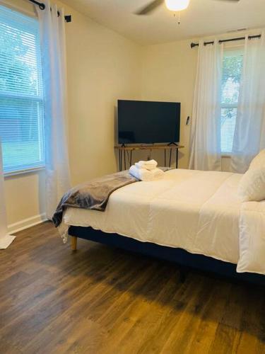 The Grayson Home 3 bedroom 1 bath in New Albany, USA