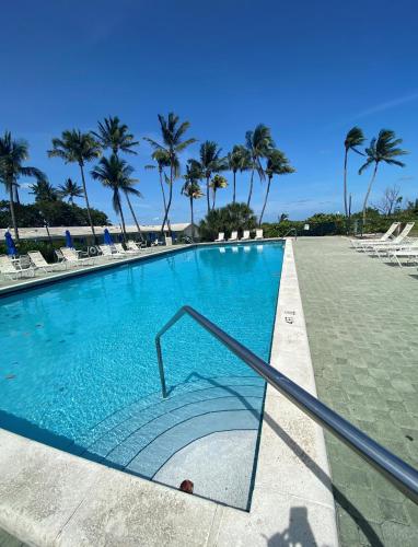 Silver Sands Beach Resort in Miami, USA