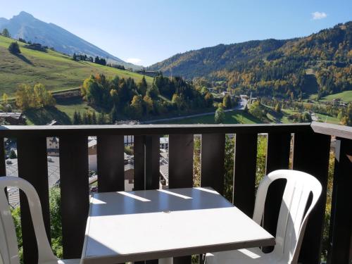 Appartement La Clusaz, 2 pièces, 6 personnes - FR-1-459-106 (Appartement renove 4 pers. avec balcon - Centre La Clusaz, proche piscine et commerces - FR-1-459-10) in La Clusaz