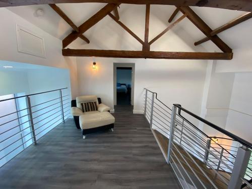 Spacious 4 bedroom, 4 bathroom barn conversion home with private garden and free parking