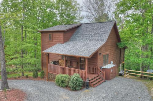 ESCAPE & ENJOY HAVEN - Cabin with Game Room & Hot Tub