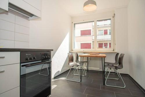 Modern 2-Bedroom Apartment in City Centre, Basilea (foto 5)