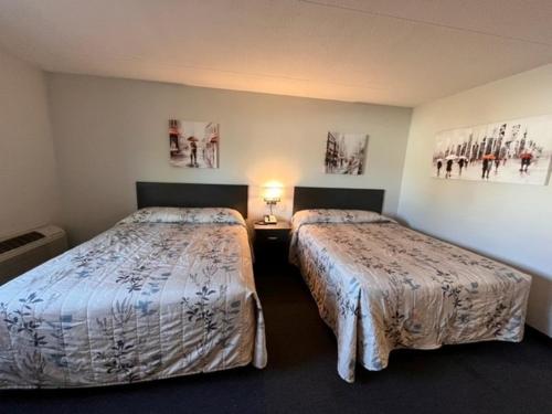 . Kirkfield Motor Hotel