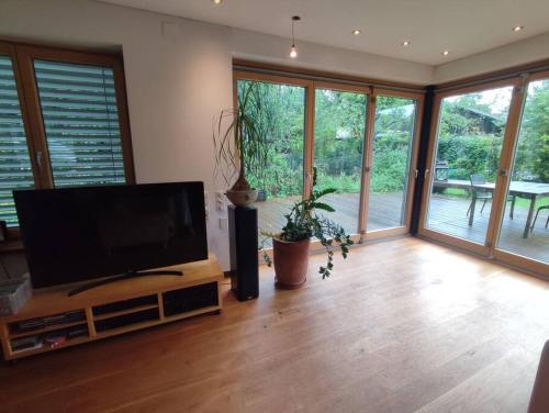 Loft mit Kamin und Whirlpool in ลุสเทเนา