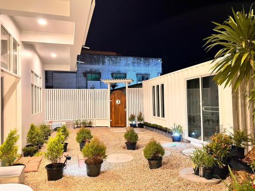 Triple J hotel Trang - 정원