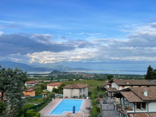 Appartamento con piscina “La Finestra sul Garda”