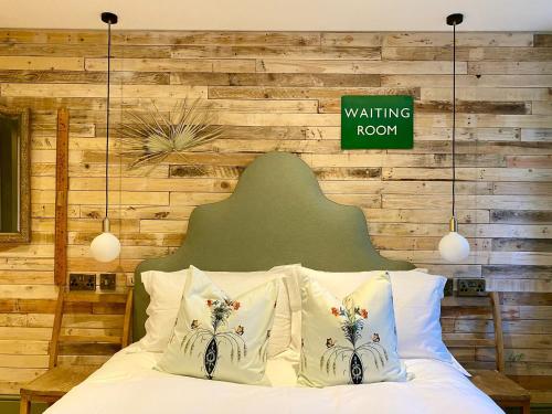 Railway House York, City Centre York - Free Parking - Tap to explore photos
