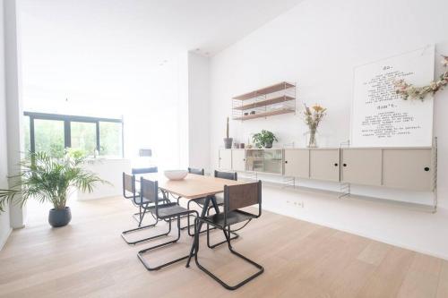 Spacious 1-bedroom duplex in Uccle! - Tap to explore photos