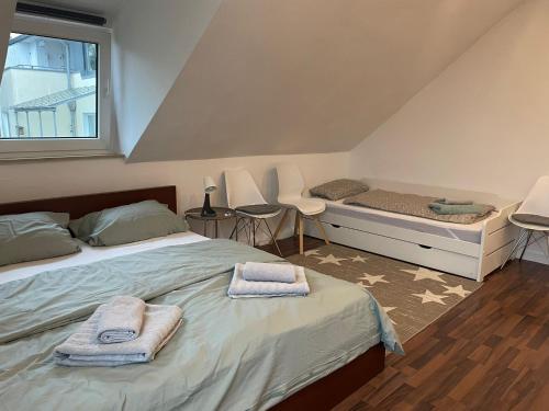 7-24 Self-Check-In - 120qm - 5 rooms - 2 bathrooms - kitchen - free parking - Yihapartment, Hannover (fotografie 2)
