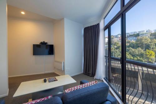 特雷斯街奎斯特服务公寓