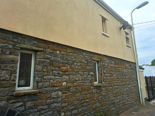 Rose Cottage Trecynon Traditional 2 bed cottage Zip World Beacons Bike