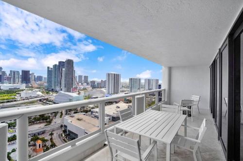 Euphoria - Miami Skyline & Water Views