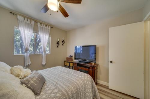 Wraparound Deck Breezy Pinez Cabin in Pine!