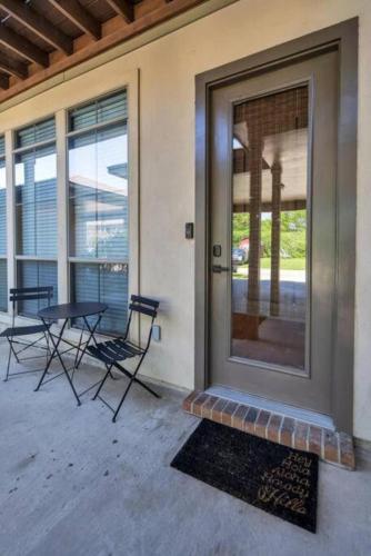Stylish & Romantic Home, Long-term friendly, King in Baton Rouge, USA