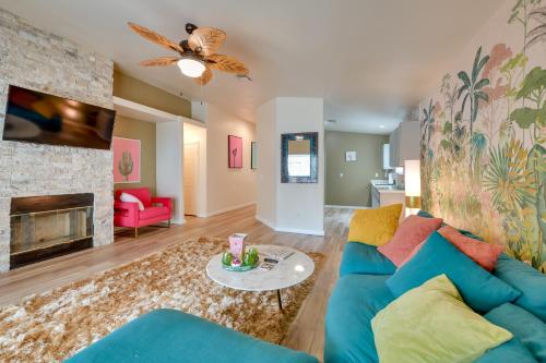 Bright Palm Springs Home with Patio and Grill! in Palm Springs, USA