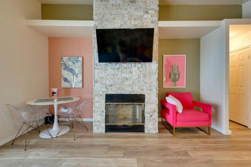 Bright Palm Springs Home with Patio and Grill! in Palm Springs, USA