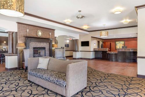 Előcsarnok, Best Western Plus Classic Inn & Suites in Center (Texas)