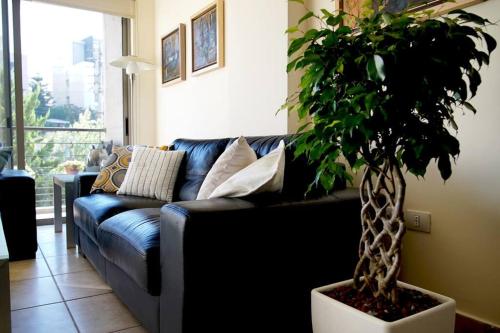 Sleek & Cozy Apartment with Pool & Patio In Abdoun, Amman (photo 4)