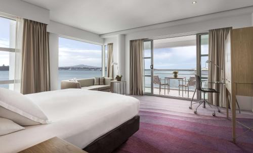 Deluxe King Room with Premium Harbour View