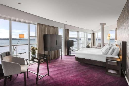 ฮิลตัน โอ๊กแลนด์ (Hilton Auckland) near บริทโทมาร์ท