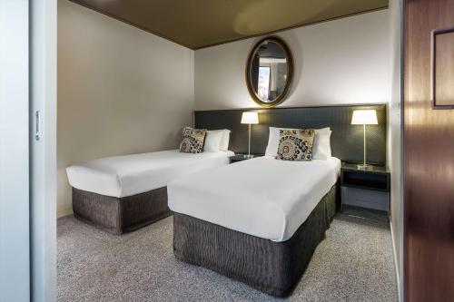 DoubleTree by Hilton Queenstown Room Type - Deluxe Twin Room with Lake View and Kitchenette