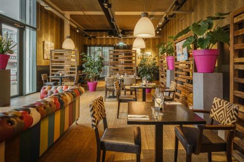 DoubleTree by Hilton Amsterdam - NDSM Wharf - image 7