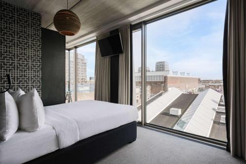 DoubleTree by Hilton Amsterdam - NDSM Wharf - image 2