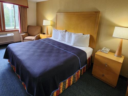 Katahdin Inn & Suites - image 10