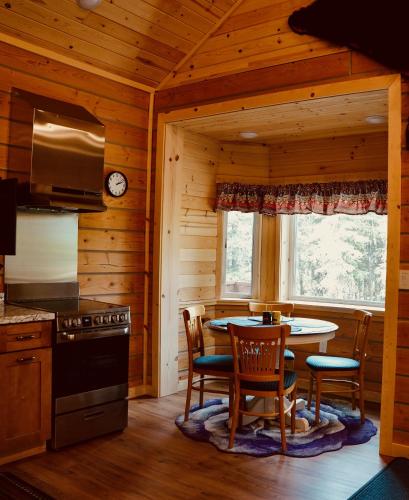 Denali Wild Stay - Muskrat cabin, private, free wifi, free parking, sleep 4 in Cantwell (AK)