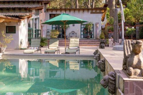 ¡Increíble casa en Avándaro para 10 personas! in Valle de Bravo, Mexico