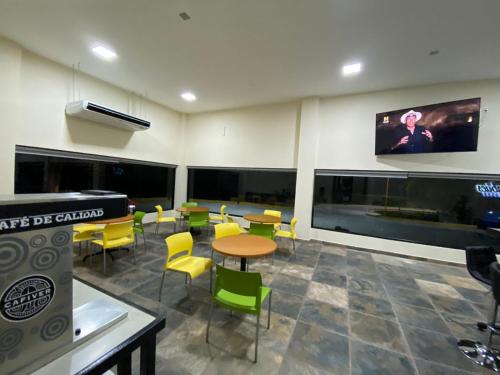 Koplietošanas atpūtas telpa ar TV, LOS BAMBUES HOTEL in Jamapa