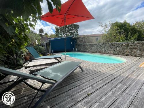 . Maison rénovée avec jardin, piscine chauffée et wifi à Mareuil-sur-Lay